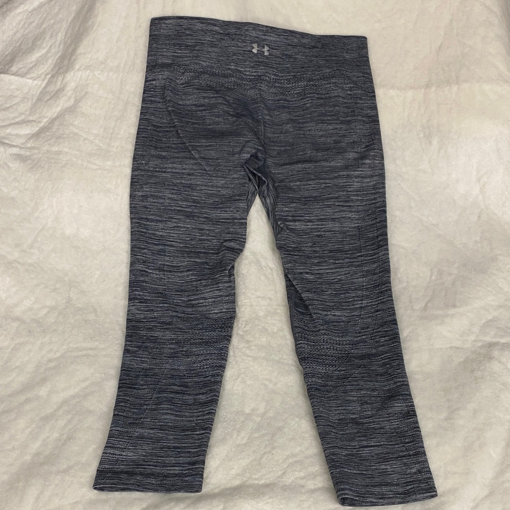 3/$20✨Under Armour Compression Heather Charcoal Grey Performance Leggings